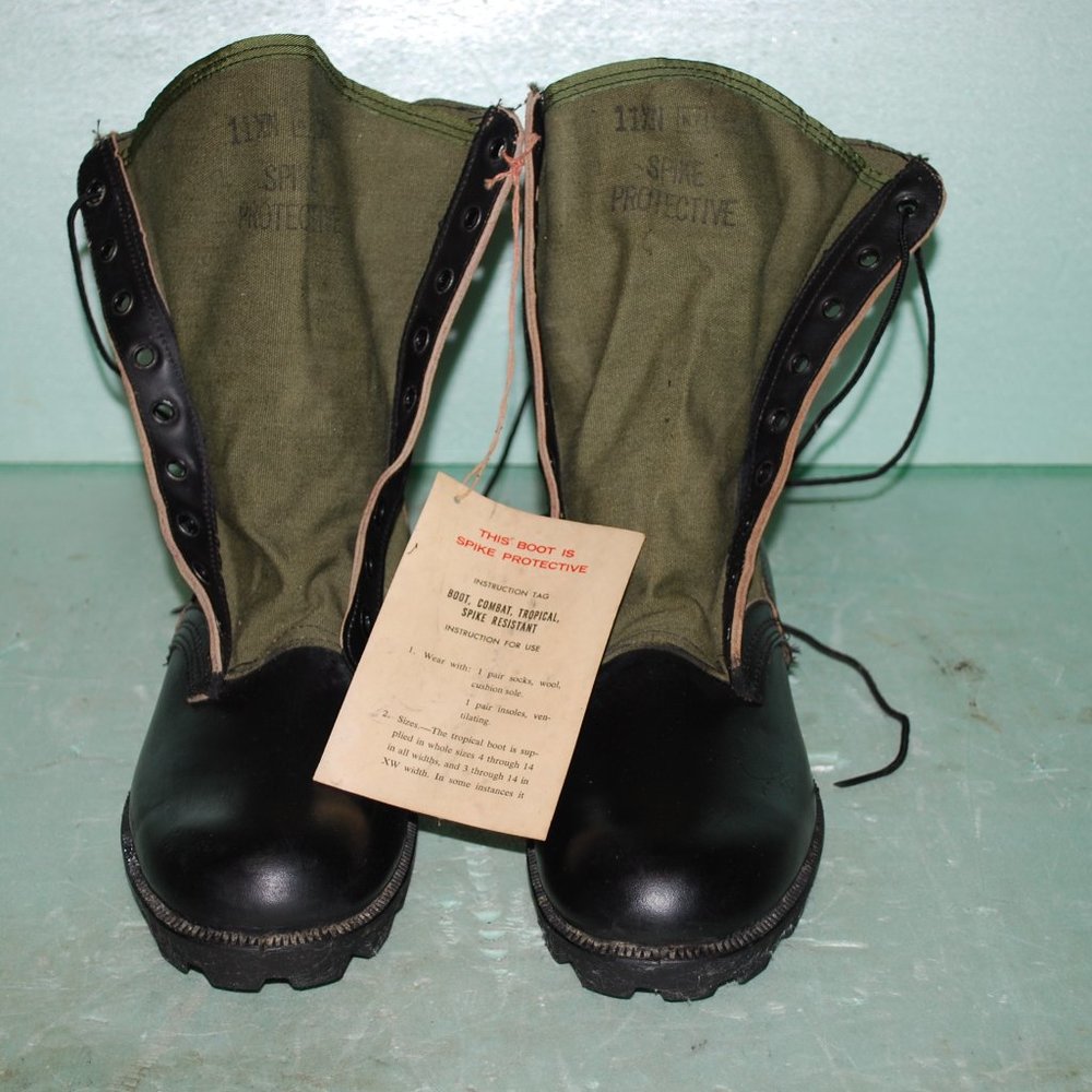 VINTAGE 1960s VIETNAM ERA BATA TROPICAL SPIKE RESISTANT COMBAT BOOTS